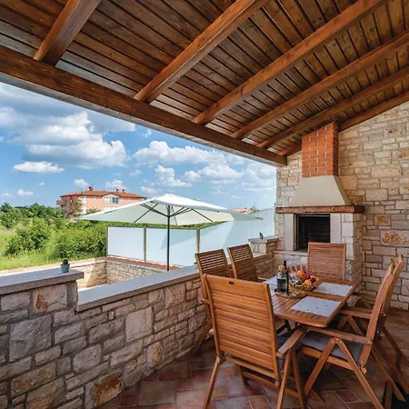Holiday home Amazing In With Kitchen